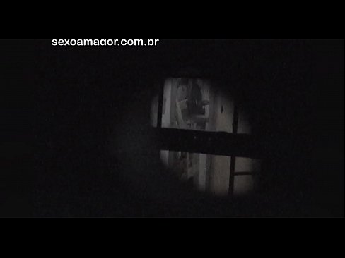 ❤️ Blondie dirakam video secara rahsia oleh intip kawasan kejiranan yang tersembunyi di sebalik batu bata kosong Lucah vk pada kami ms.filmepornonline.ru ❌❤
